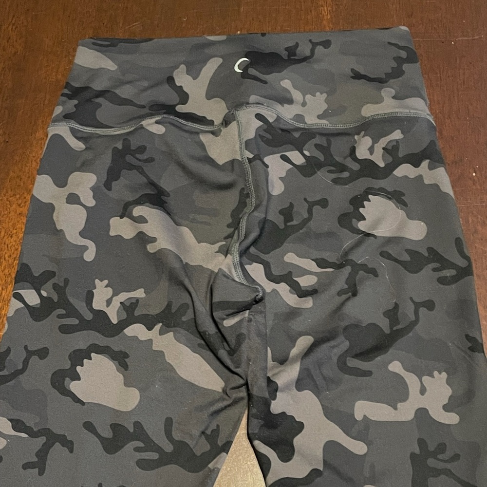 Zyia Forest Camo Luxe HiRise Capri 20" Gem